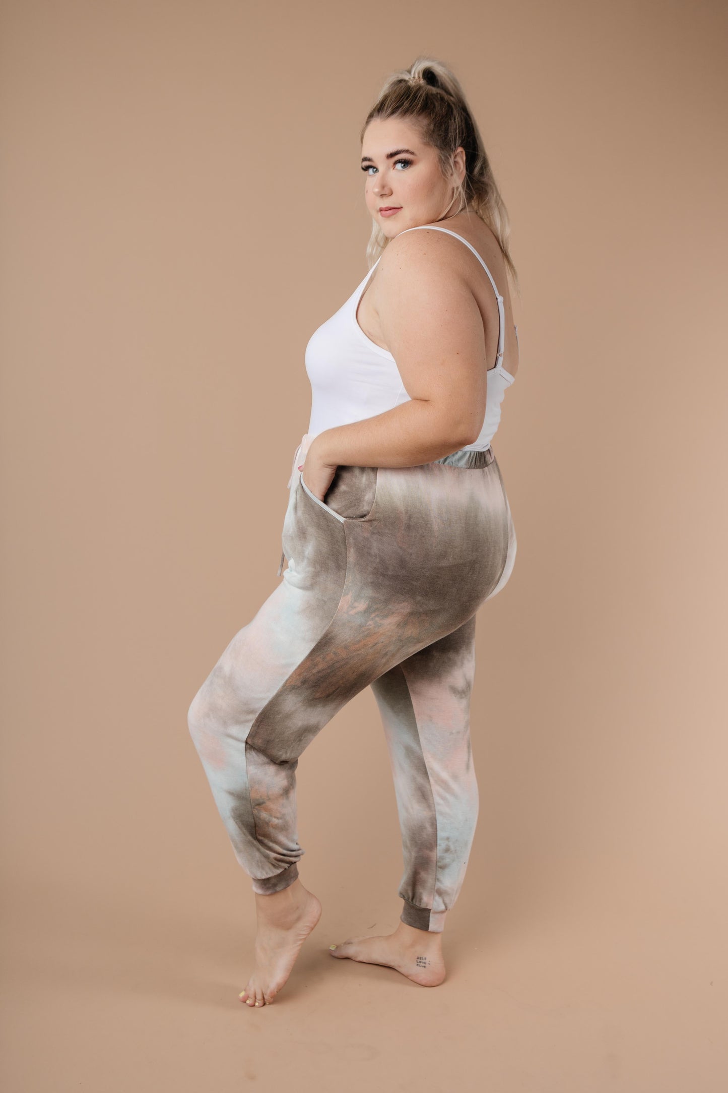 Forgotten Dreams Tie Dye Joggers In Taupe