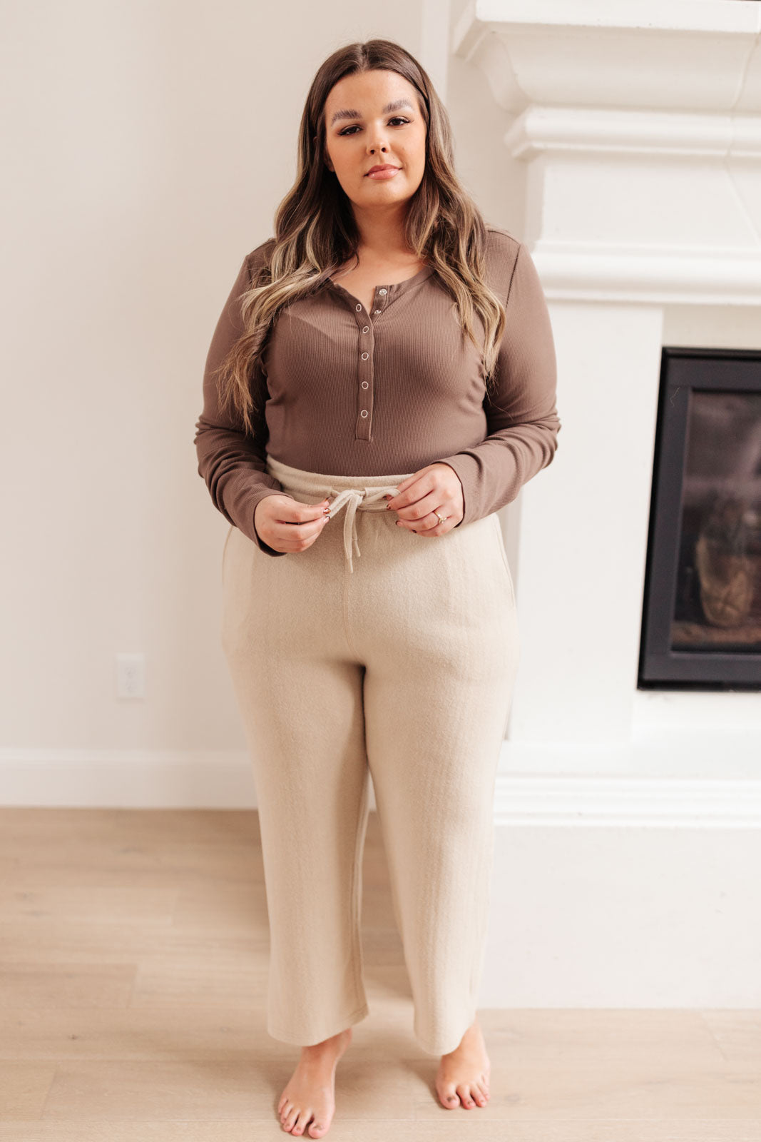 Wide Legged & Cozy Sweatpants in Sand